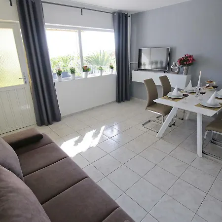 בית נופש Luxury In Near Sea ביבינייה