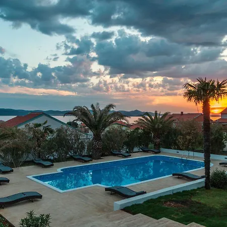 בית נופש Luxury In Near Sea *