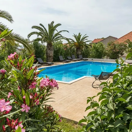 Luxury In Near Sea בית נופש ביבינייה