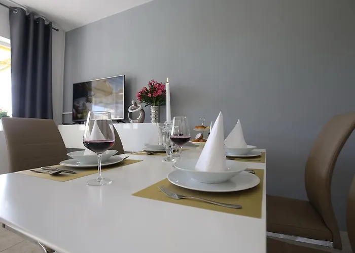 Vakantiehuis Luxury In Near Sea