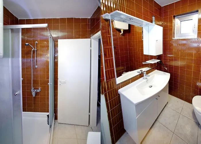 Vakantiehuis Luxury In Near Sea *